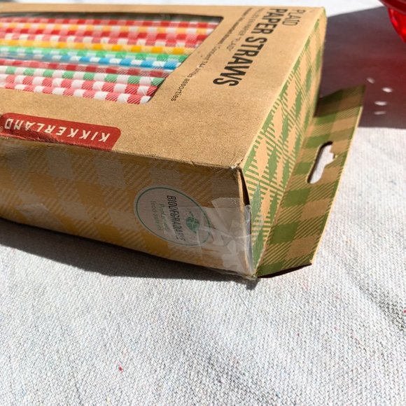 Plaid Paper straws & 4 red baskets w liners NWOT - Picture 3 of 8